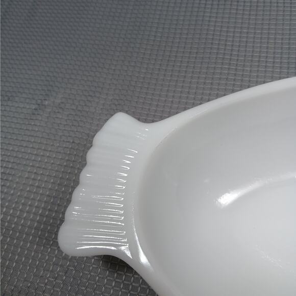 Vintage Glasbake 18" Fish Shaped Milk Glass‎ Baking Dish Made in USA - Picture 3 of 9